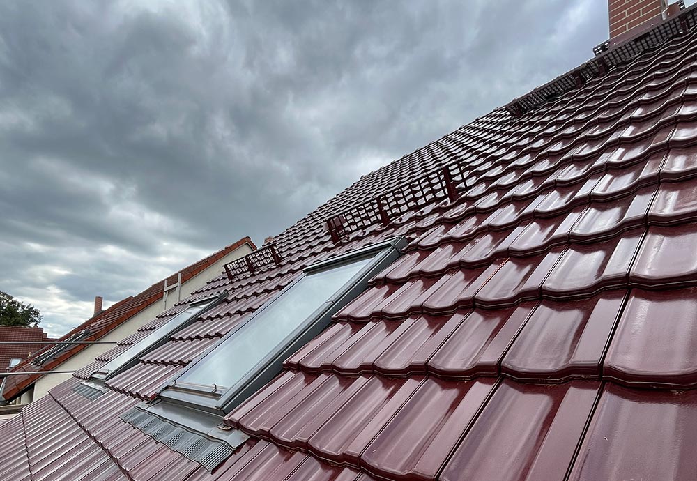 Tondachziegel Braas Topas 13V (rotbuche) / Velux Wohndachfenster